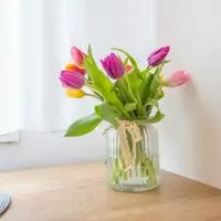 best flowers for your living room table