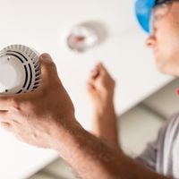 guide on where to install smoke detector in bedroom with a ceiling fan