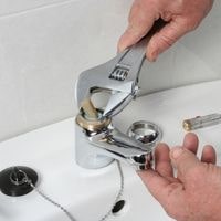 tighten a kitchen faucet