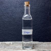 vinegar and salt to remove hard water stains from drinking glasses
