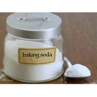 using baking soda to remove smell from garbage can