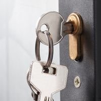 different ways to get a stuck key out of a lock