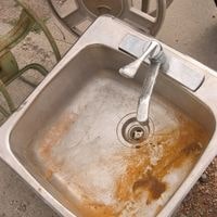how to get rust out of a sink