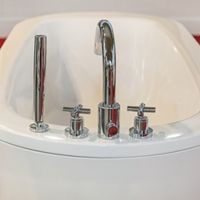 parts of a bathtub faucet
